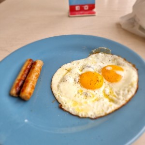 huevos con salchichas