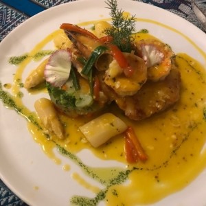 corvina con langostinos