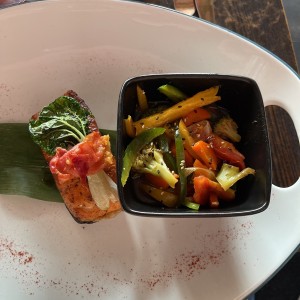 Salmon con vegetales 
