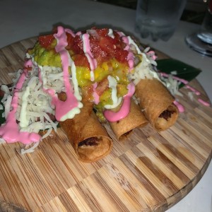 tacos dorados de carne