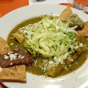 enchilada de pollo en salsa verde