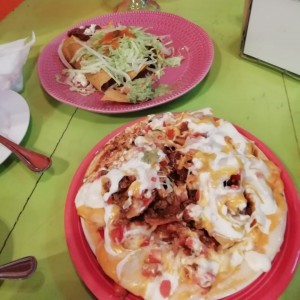 nachos mini y tacos mixtos