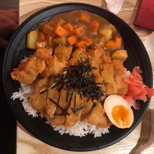 Cerdo en curry con patatas