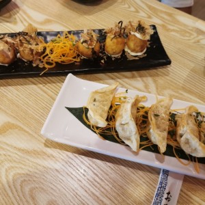 Takoyaki y gyosas