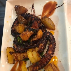 PULPO EN PIMIENTOS MORRONES