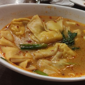 Platos Wok - Spicy Wanton Soup