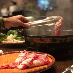 hot pot: rib eye en salsa de tomate. 