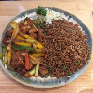 Lunch ejecutivo: Costillas de puerco con arroz con vegetales
