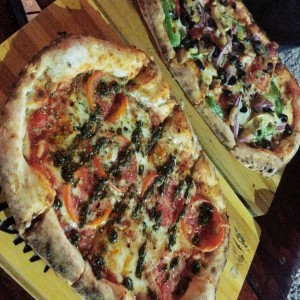 pizza vegetariana y pizza margarita