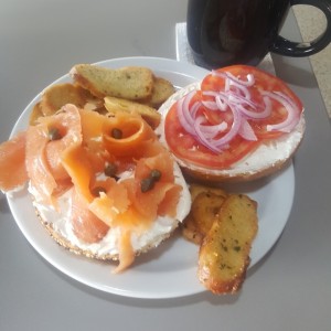 everything bagle with lox
