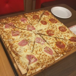 pizza de prosciutto y pepperoni 