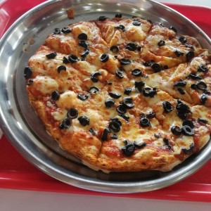 pizza con aceitunas negras