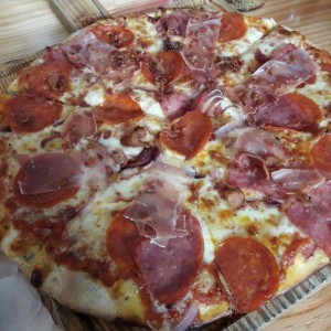 Pizza cuatro carnes