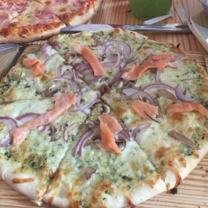 pizza con salmon ahumado