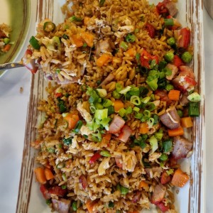 Arroz frito de cerdo asado
