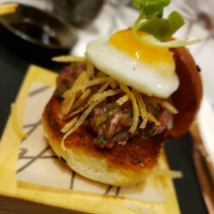 Steak tartar sliders 