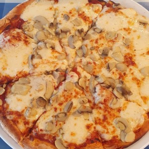 pizza mozarella con hongos