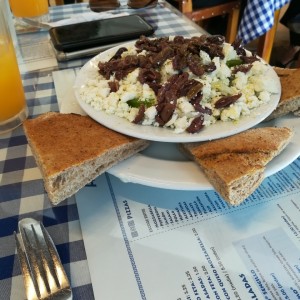 Ensalada y Pan Integral