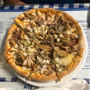 Pizza Athens ...Pernil, hongos y cebolla