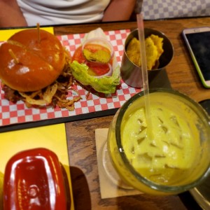 Cowboy Burger con patacones