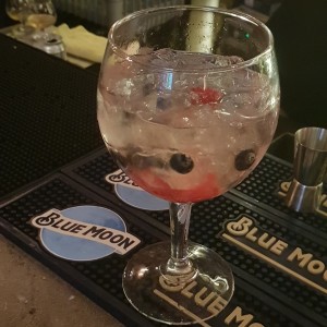 gin frutos rojos