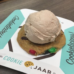 Galleta de MM con helado de Oreo