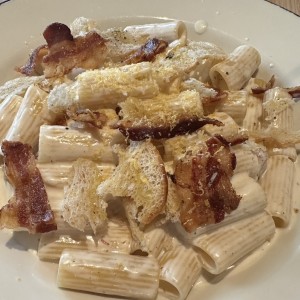 Rigatoni Ni Carbonara Ni Alfredo