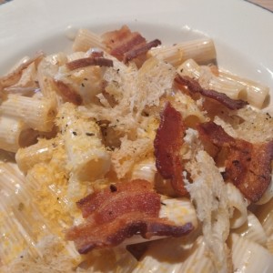 RIGATONI NI CARBONARA NI ALFREDO