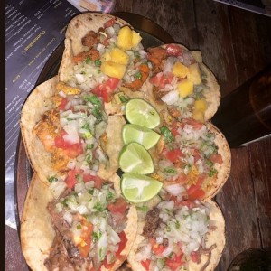Tacos pastor, carnitas 