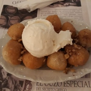 Loukoumades con helado