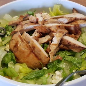 ensalada griega con pollo