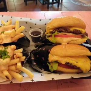 Skinny Fries  Burger Sencilla. 