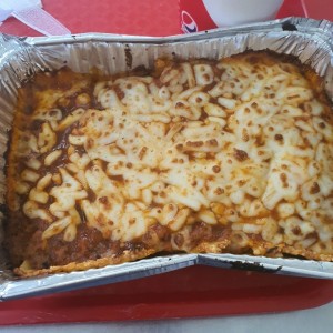 Combo lasagna con pan ajo y soda