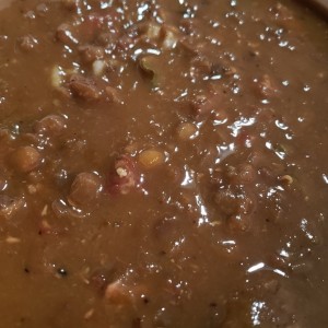 sopa de poroto con carne y chorizo