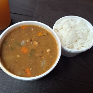 Sopa de Lentejas 6onz con arroz