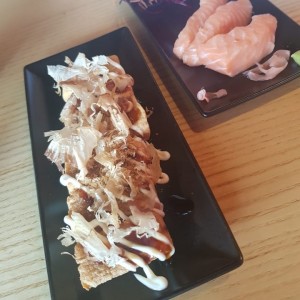Entradas - Deep Fried Tofu y sashimi de salmon