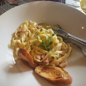 Fetuccine carbonara con Pavo