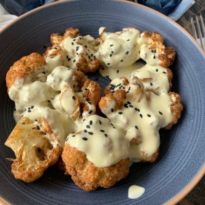 Coliflor bites con Salsa Tahini