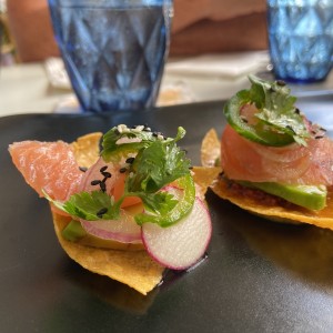 Tostada de salmon