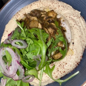 Hummus con hongos al ajillo