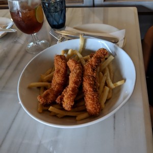 Deditos de pescado y papas fritas