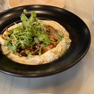 Hummus saquella con pulpo