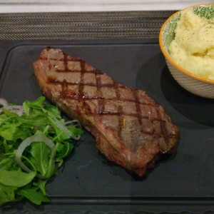 New York Steak con pure y ensalada