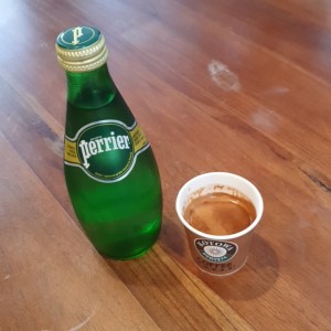 expresso y agua perrier