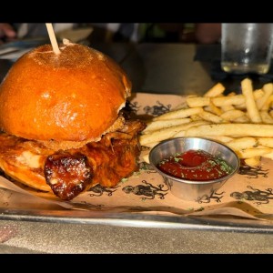 Platos Favoritos - BBQ Steak Sandwich