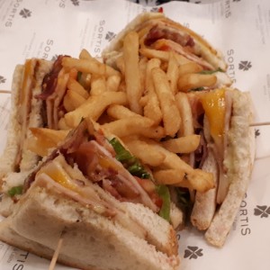 BURGERS + SANDWICHES - Avo Club Sandwich