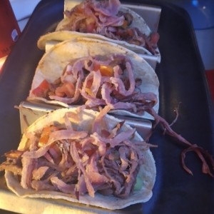 ENTRADAS - TAQUITOS DE BRISKET