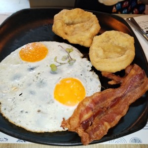 DOS HUEVOS AL GUSTO O REVUELTOS