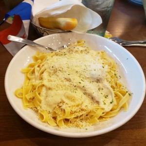 Pasta Chicken Alfredo