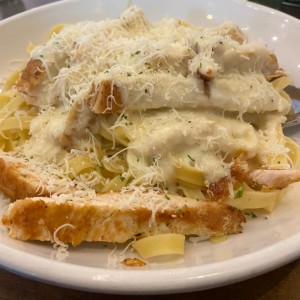 Clasicas Favoritas - Chicken Alfredo